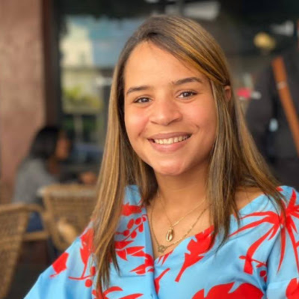 Meet your Posher, Perla